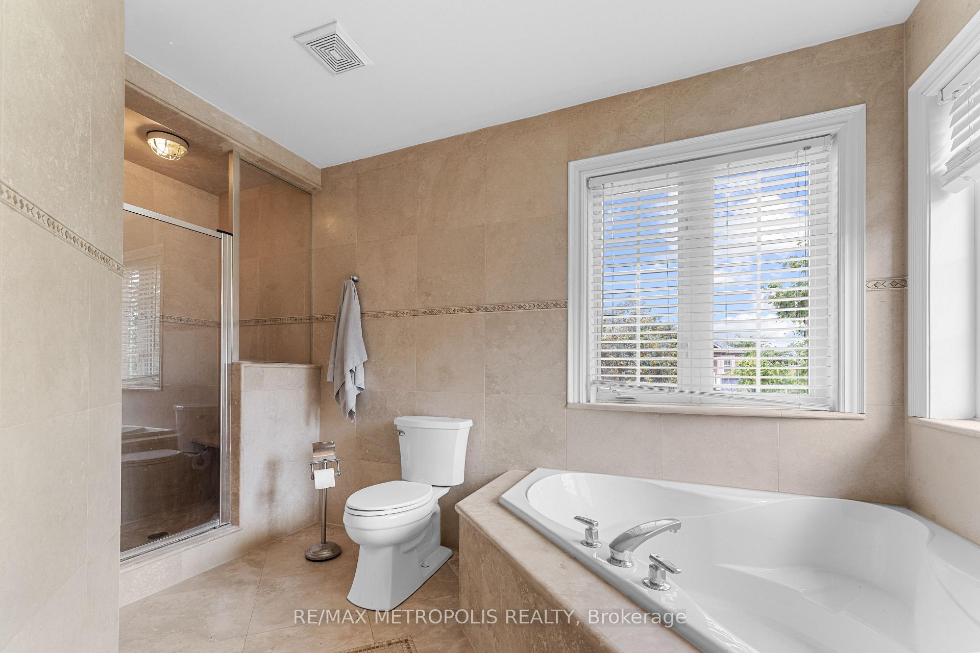 Photo 25 of 1 St Etienne Drive, Vaughan, Vellore Village — HOMEH