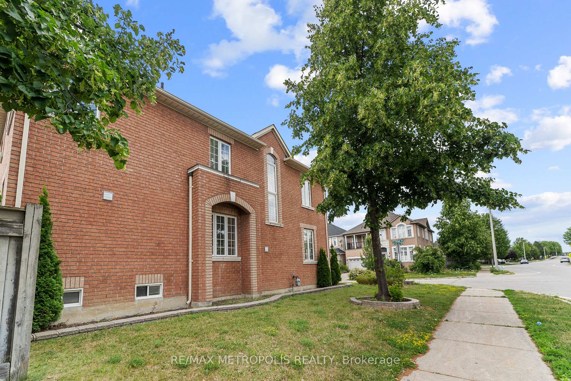 Photo 34 of 1 St Etienne Drive, Vaughan, Vellore Village — HOMEH