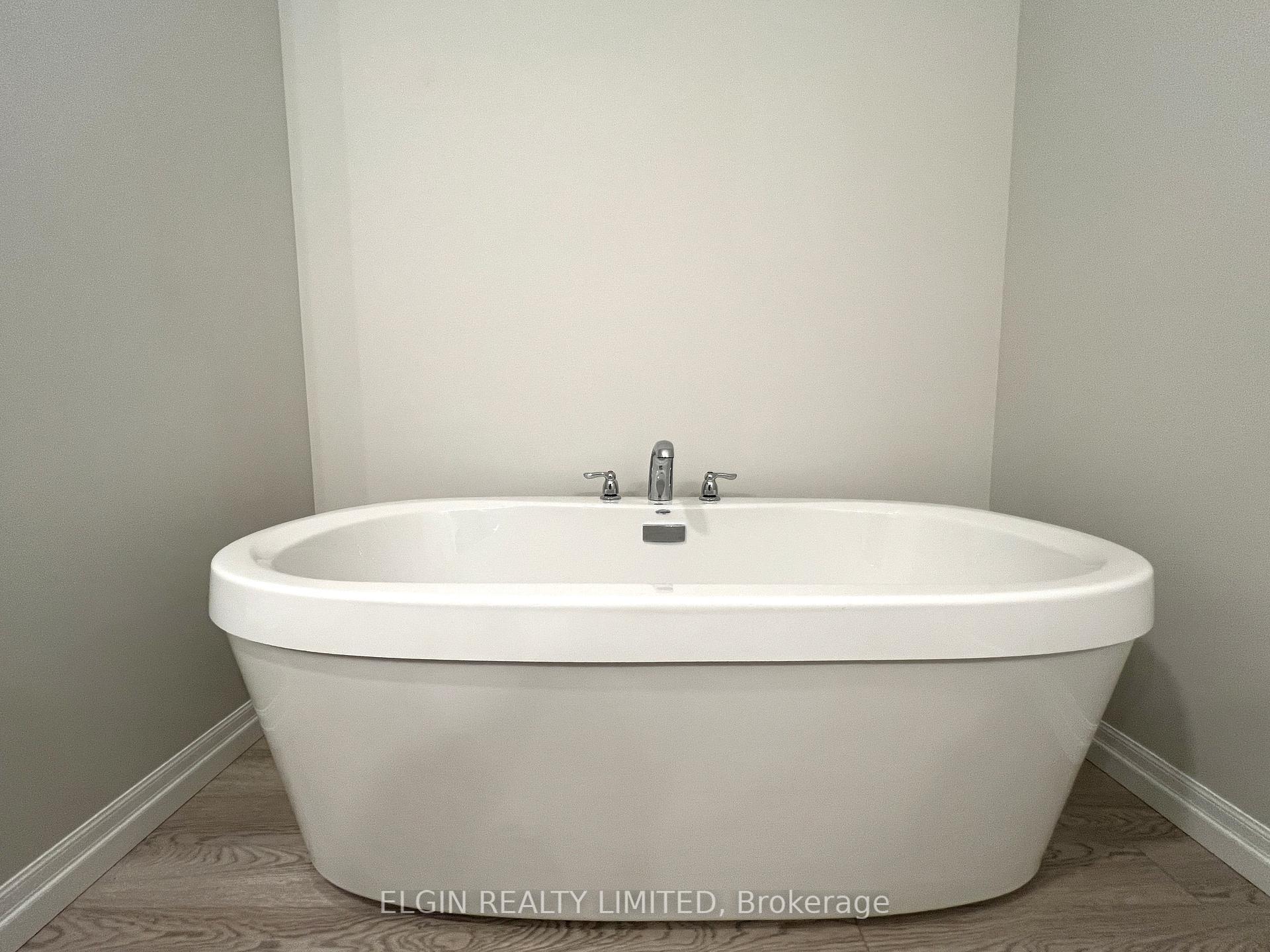 Photo 17 of 97 Willow Drive, Aylmer — HOMEH