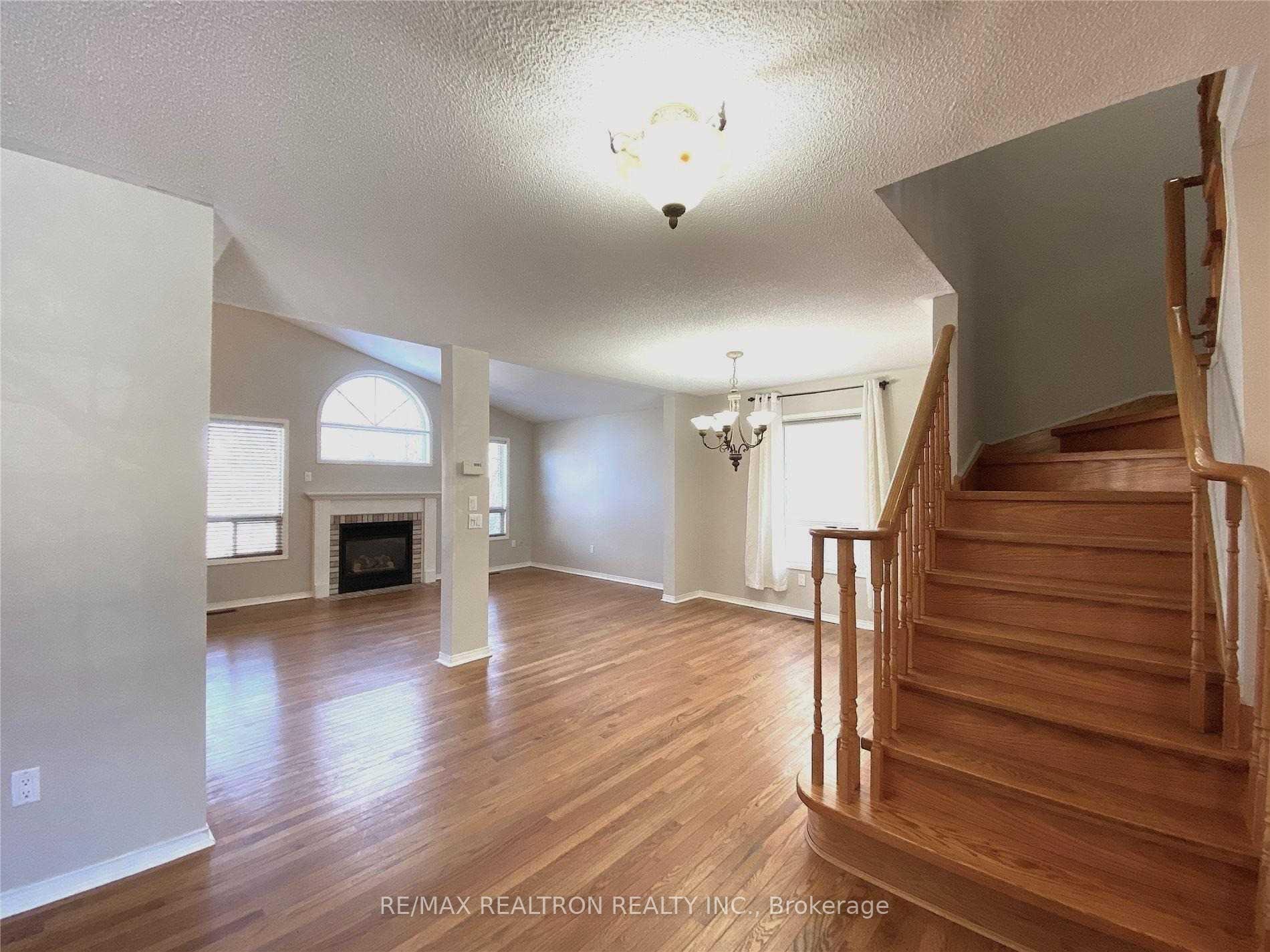 Photo 4 of 83 Gartshore Drive, Whitby, Williamsburg — HOMEH