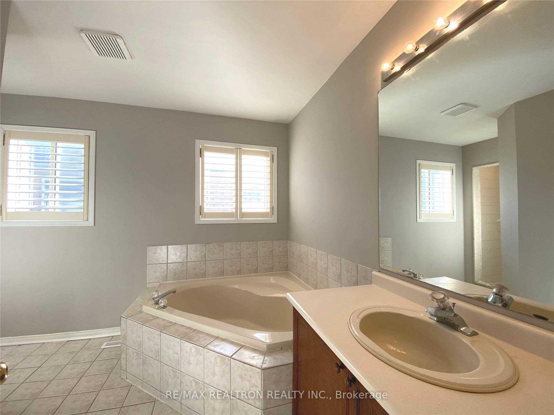 Photo 22 of 83 Gartshore Drive, Whitby, Williamsburg — HOMEH
