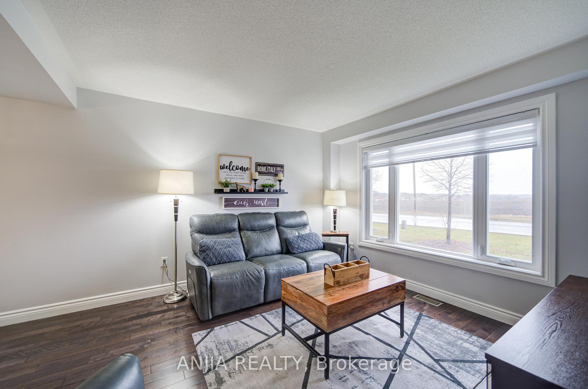 Photo 4 of 278 Gas Lamp Lane, Markham, Cornell — HOMEH