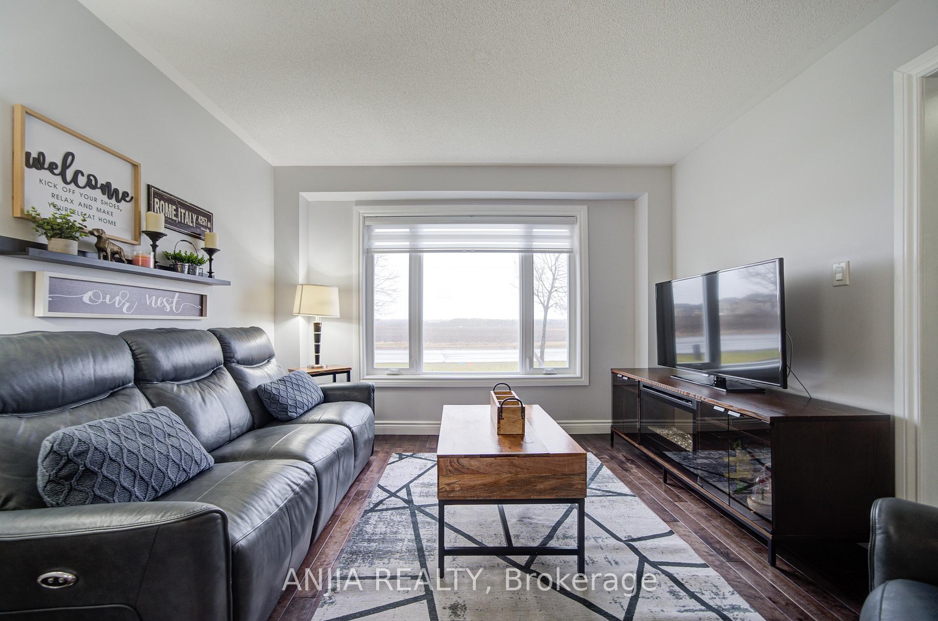Photo 5 of 278 Gas Lamp Lane, Markham, Cornell — HOMEH