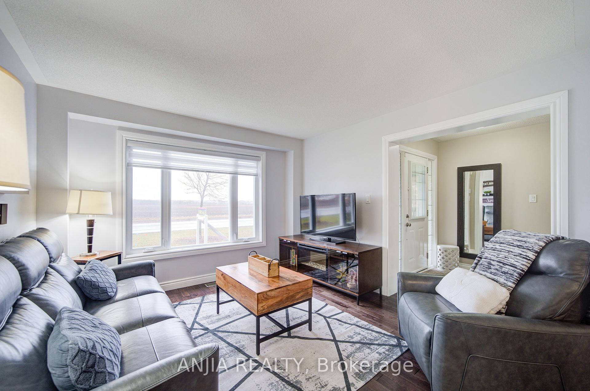 Photo 6 of 278 Gas Lamp Lane, Markham, Cornell — HOMEH