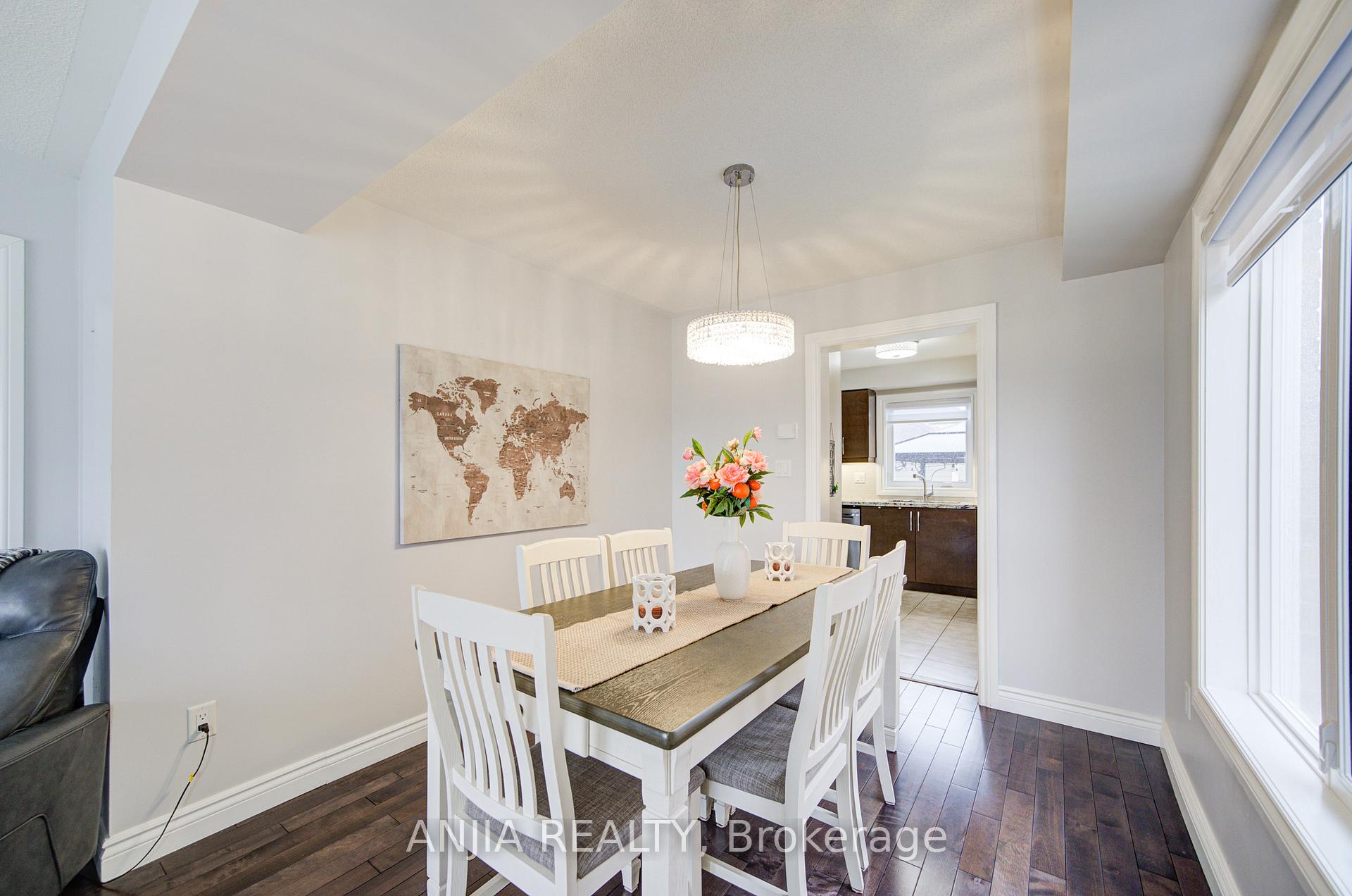 Photo 10 of 278 Gas Lamp Lane, Markham, Cornell — HOMEH