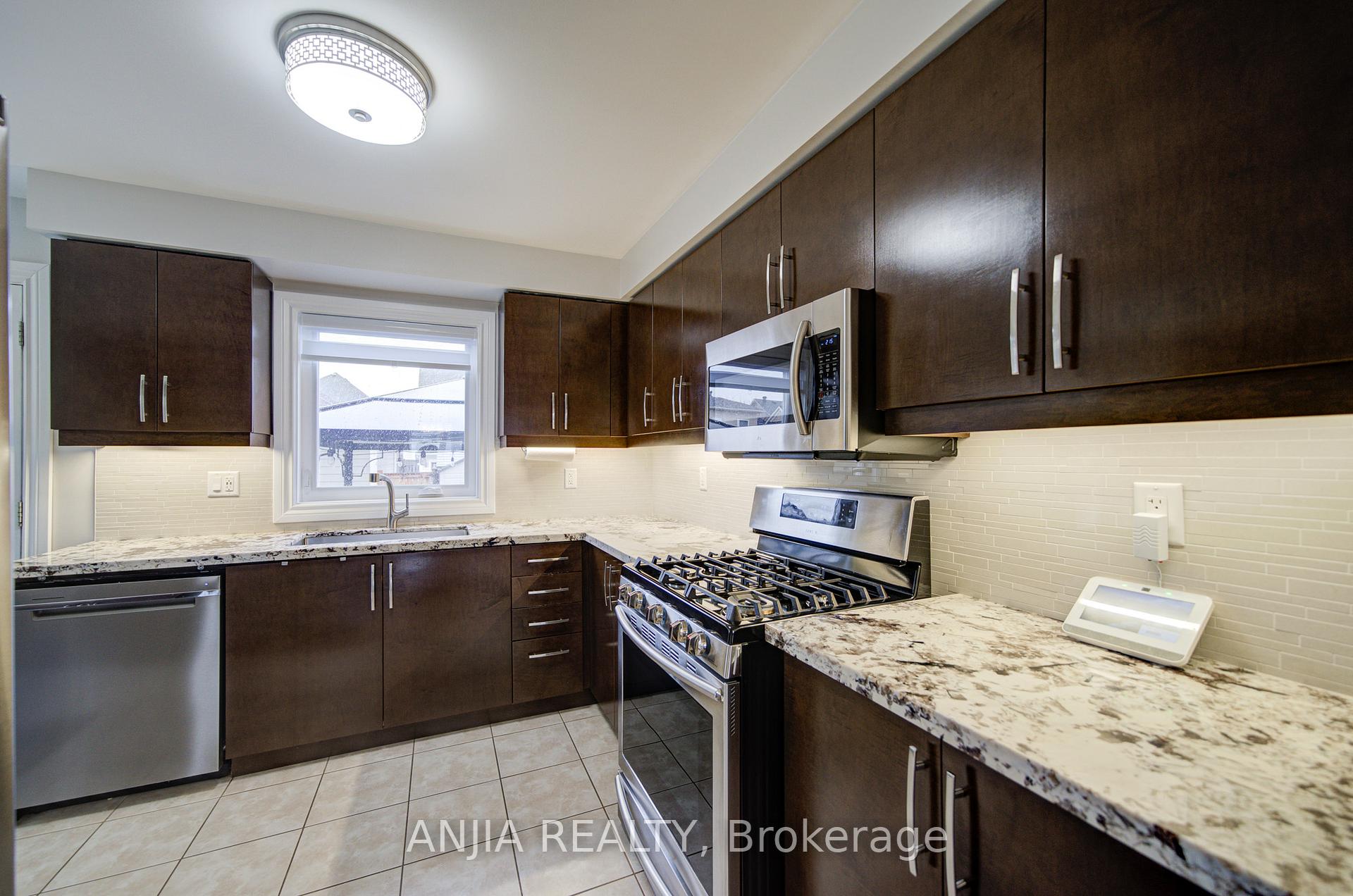 Photo 12 of 278 Gas Lamp Lane, Markham, Cornell — HOMEH