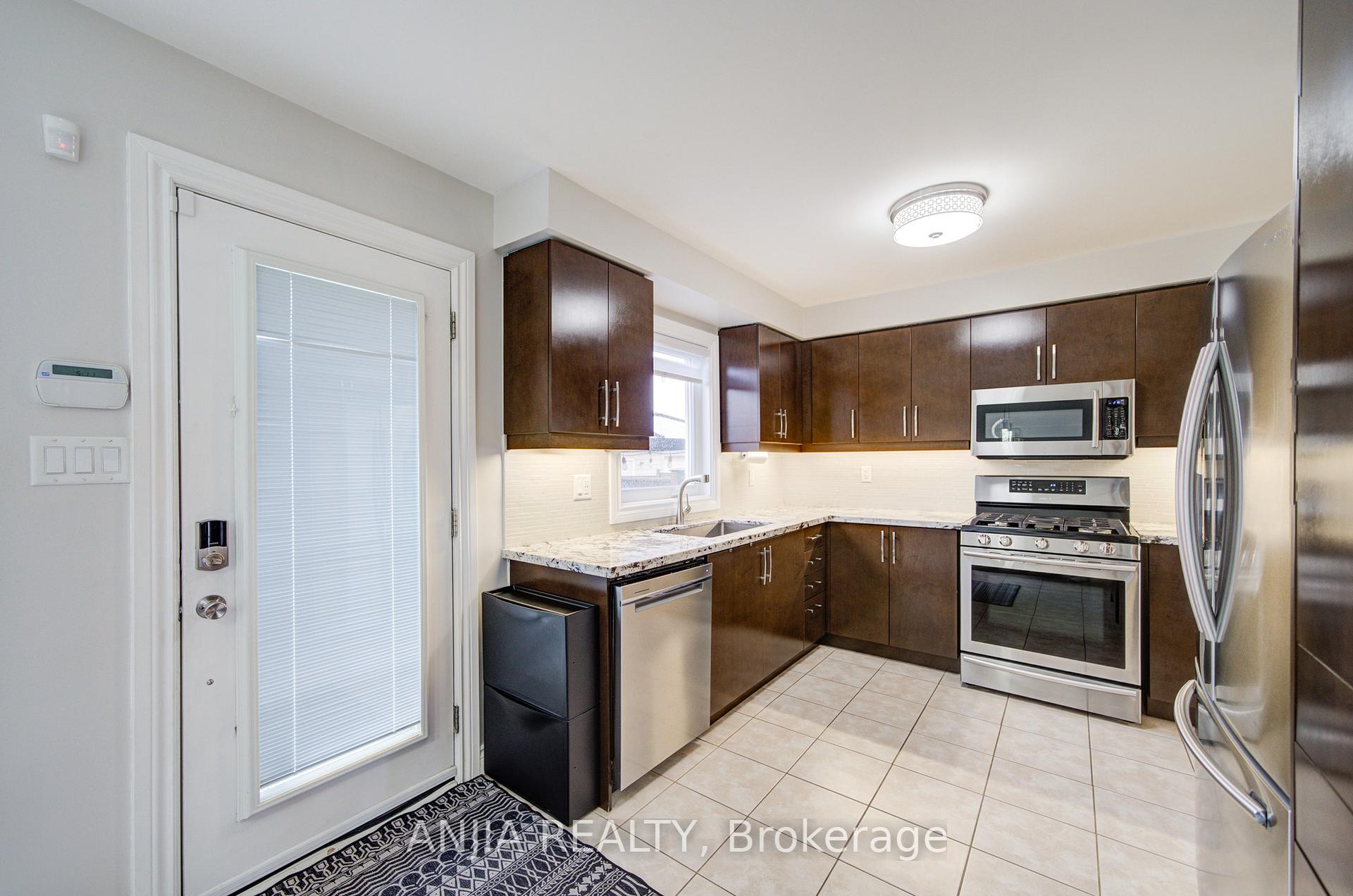 Photo 14 of 278 Gas Lamp Lane, Markham, Cornell — HOMEH