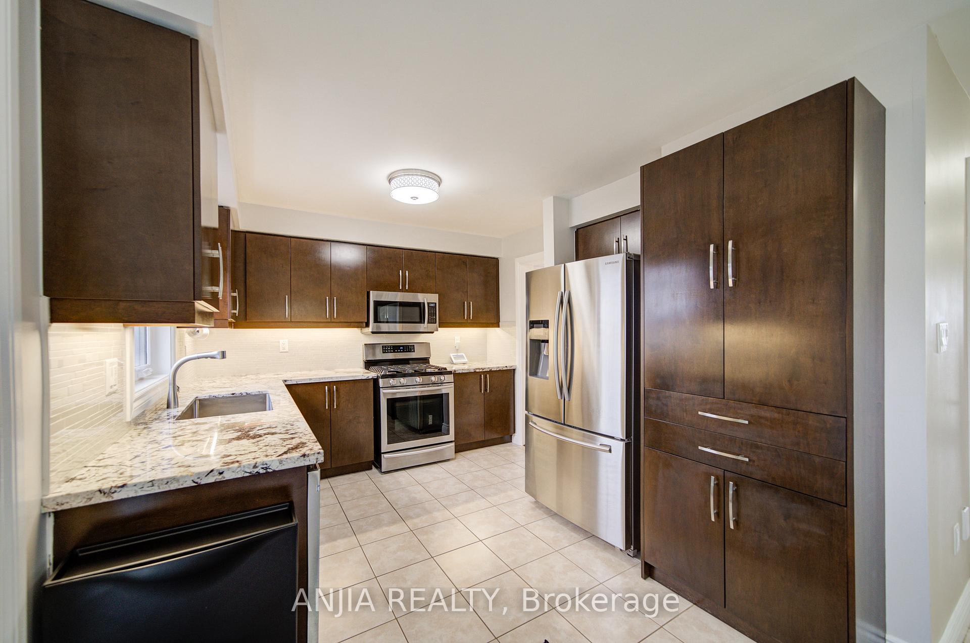 Photo 15 of 278 Gas Lamp Lane, Markham, Cornell — HOMEH