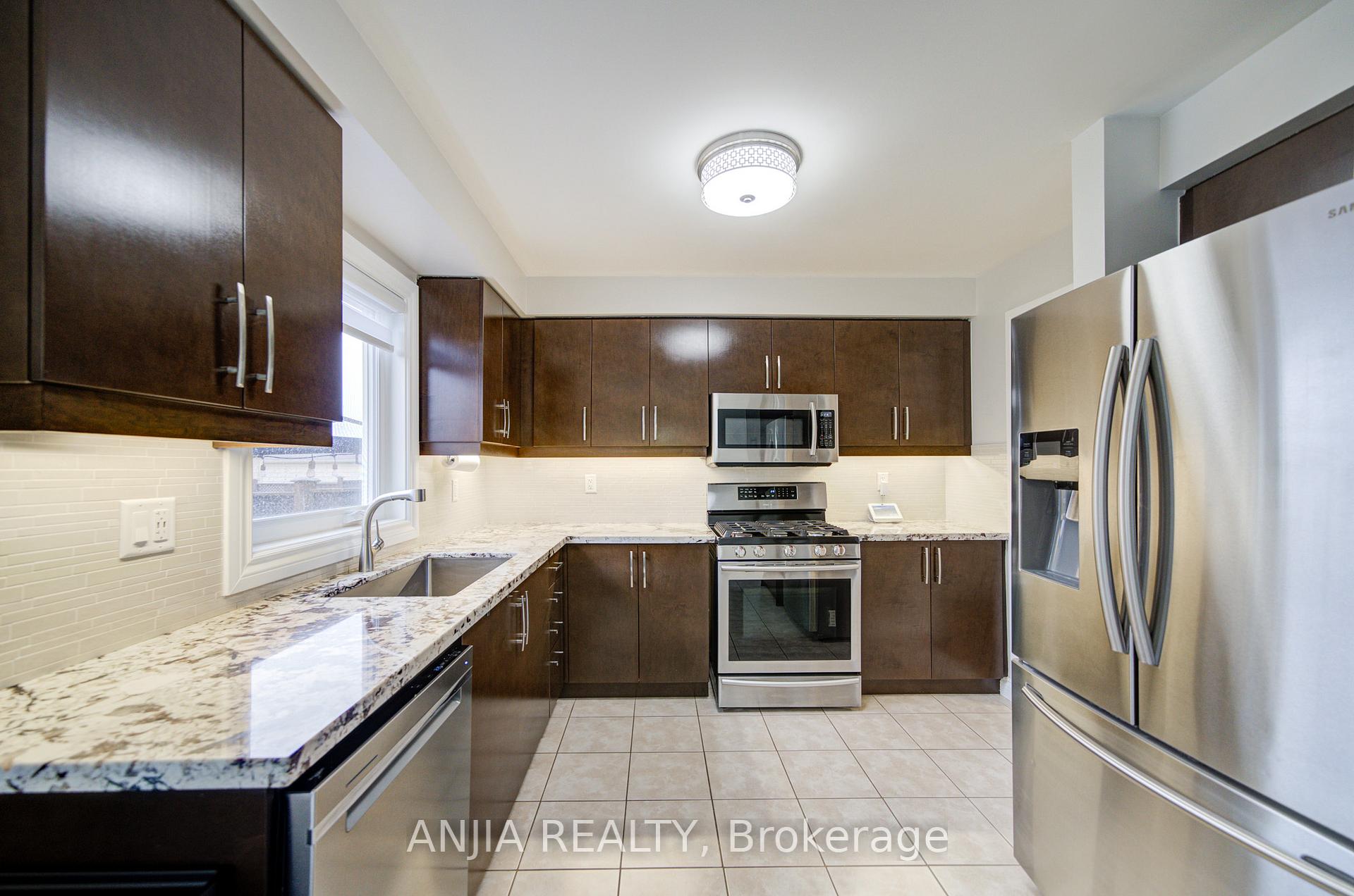 Photo 16 of 278 Gas Lamp Lane, Markham, Cornell — HOMEH