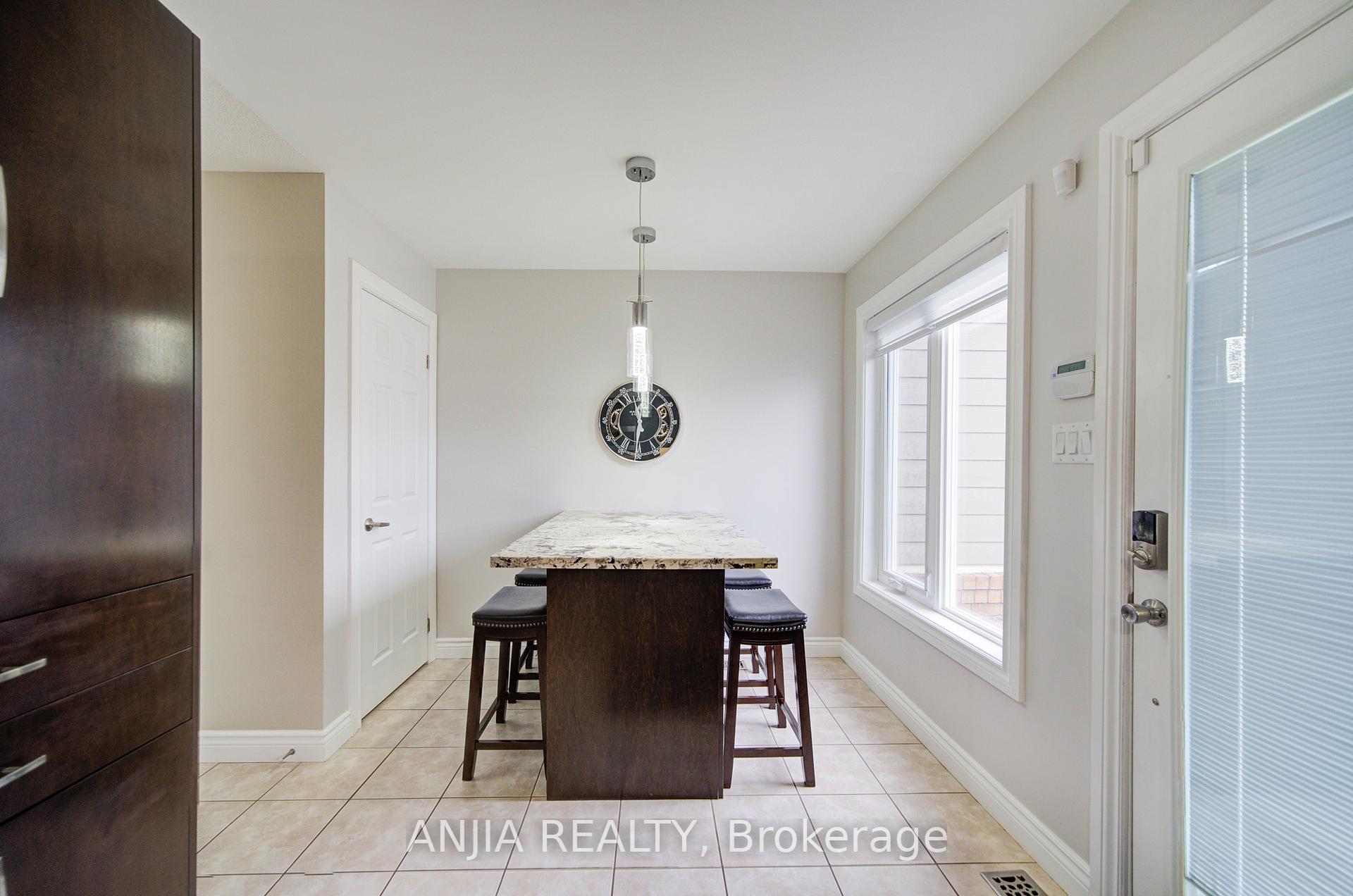 Photo 17 of 278 Gas Lamp Lane, Markham, Cornell — HOMEH