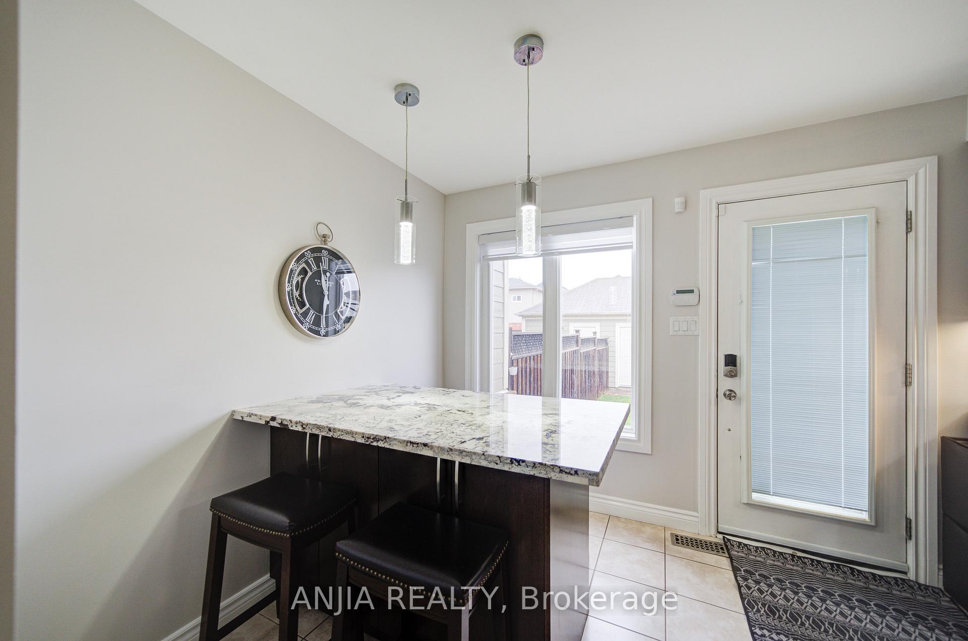 Photo 18 of 278 Gas Lamp Lane, Markham, Cornell — HOMEH