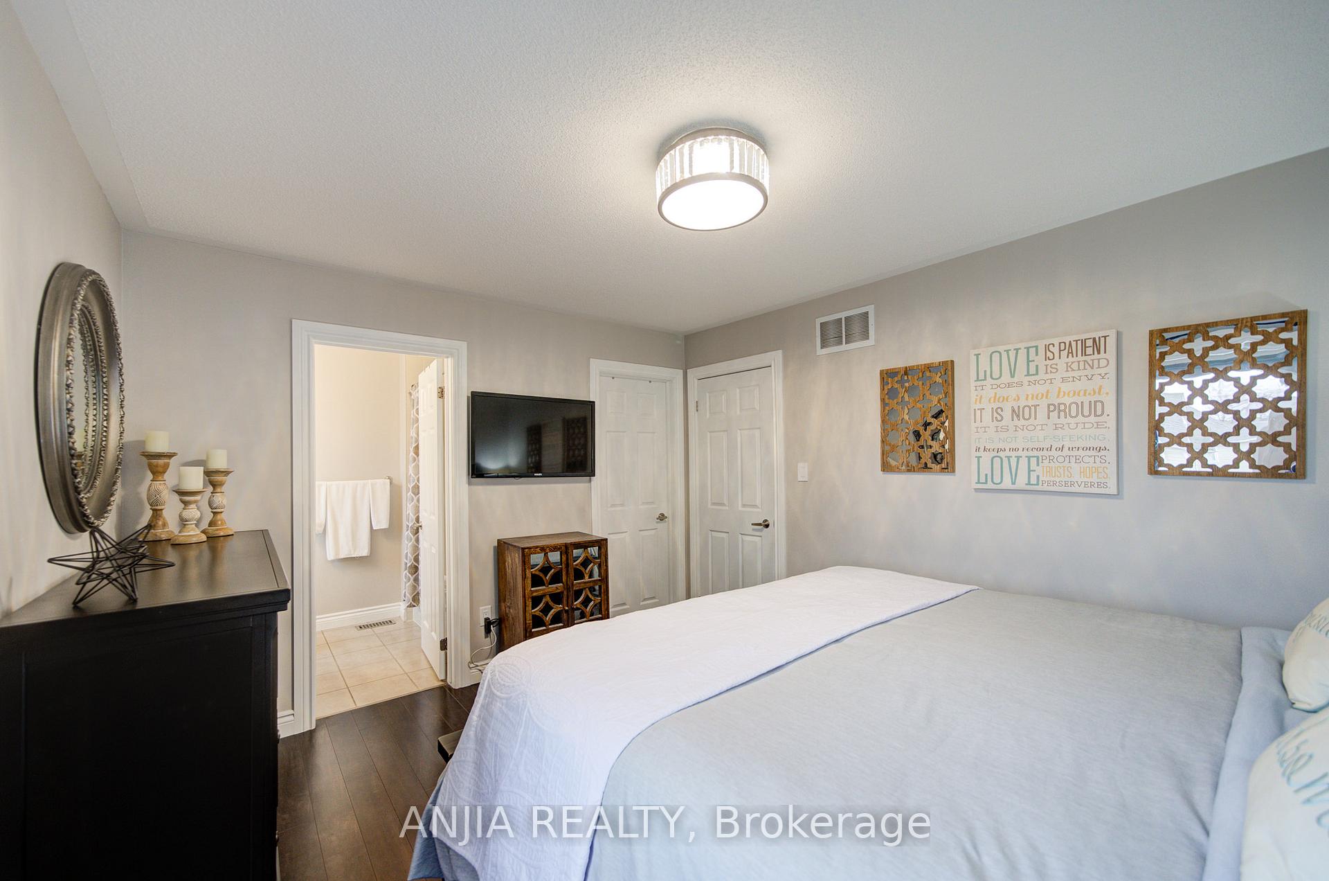 Photo 21 of 278 Gas Lamp Lane, Markham, Cornell — HOMEH