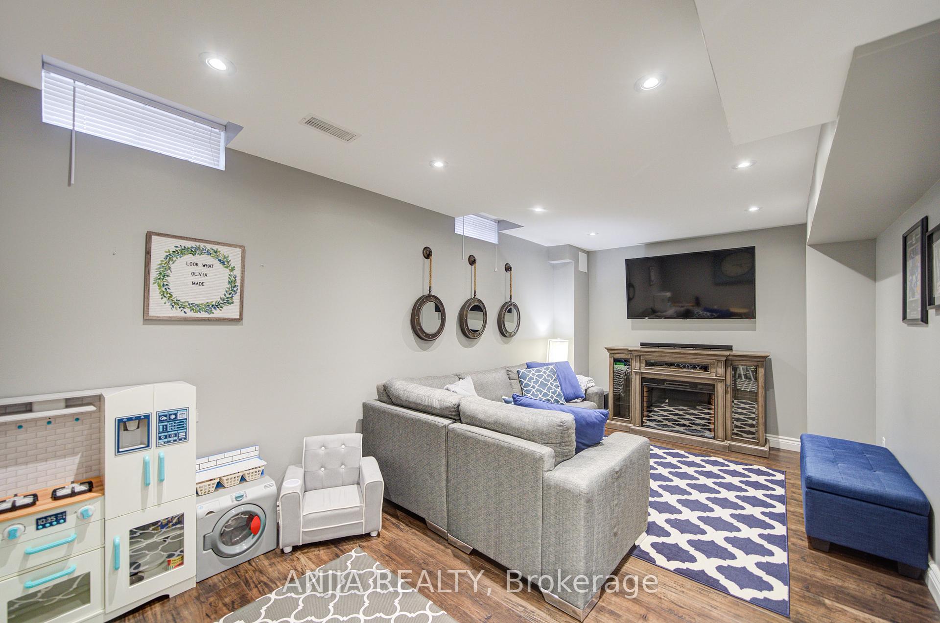 Photo 32 of 278 Gas Lamp Lane, Markham, Cornell — HOMEH