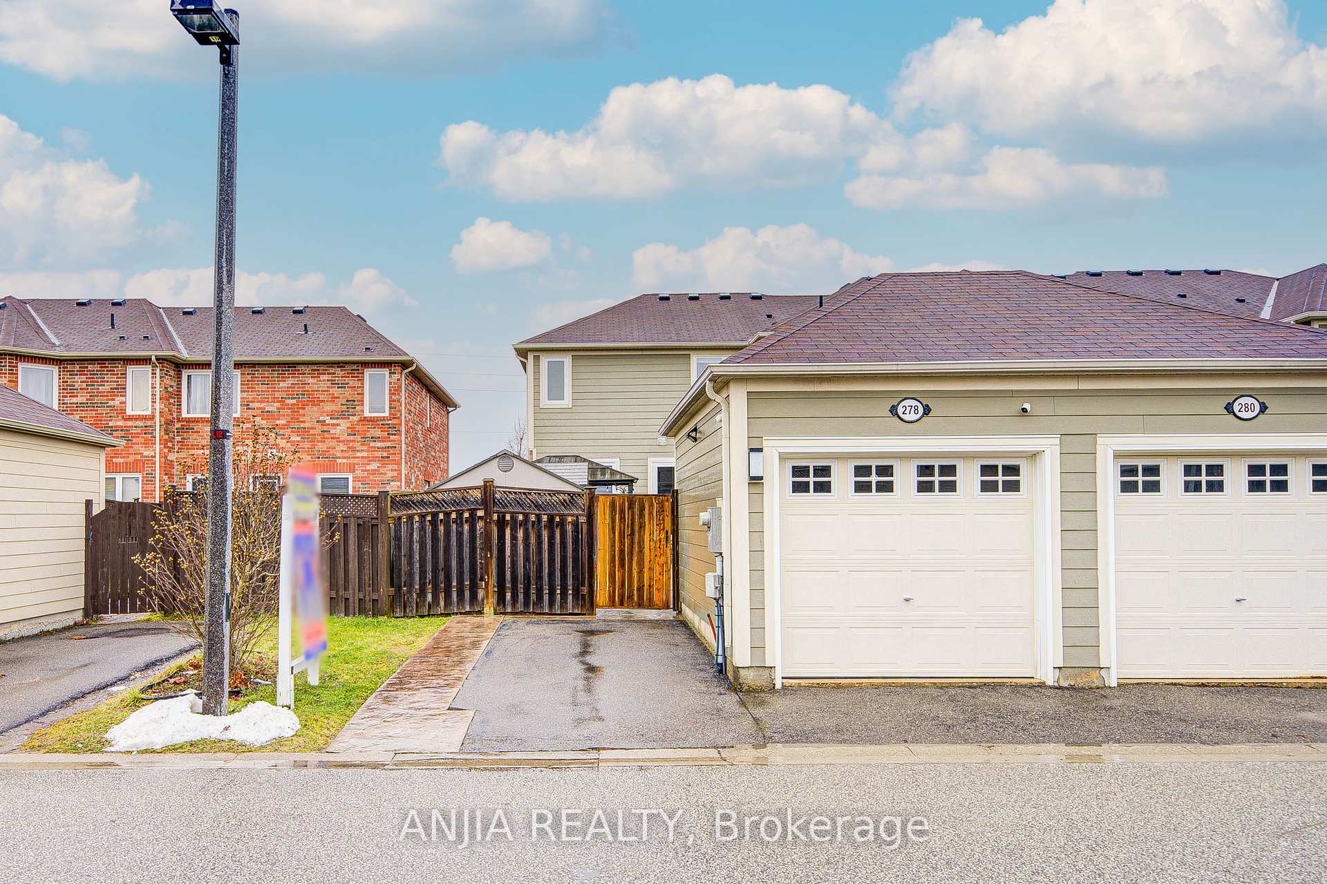 Photo 39 of 278 Gas Lamp Lane, Markham, Cornell — HOMEH