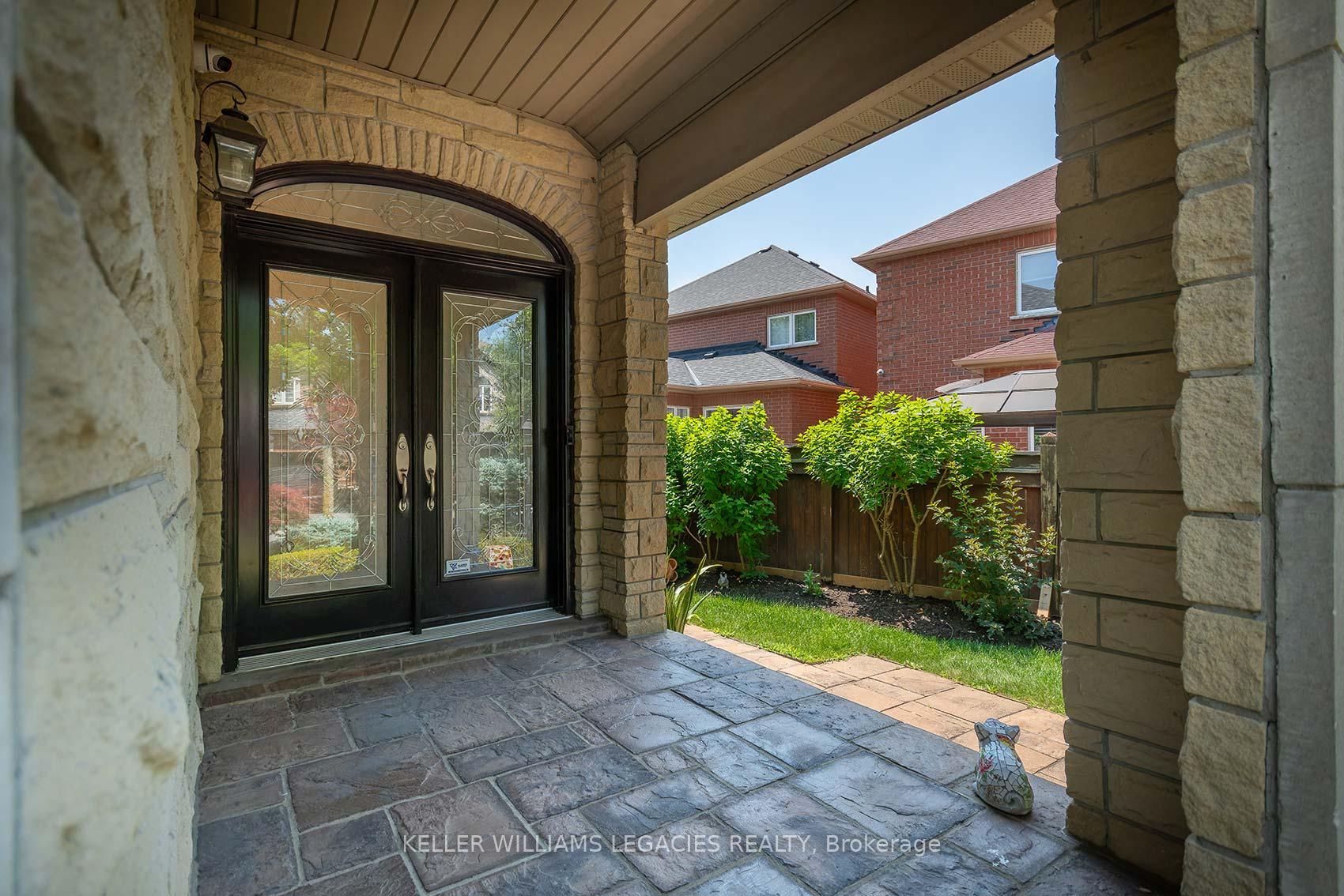 Photo 5 of 11 Grapevine Drive, Vaughan, Vellore Village — HOMEH
