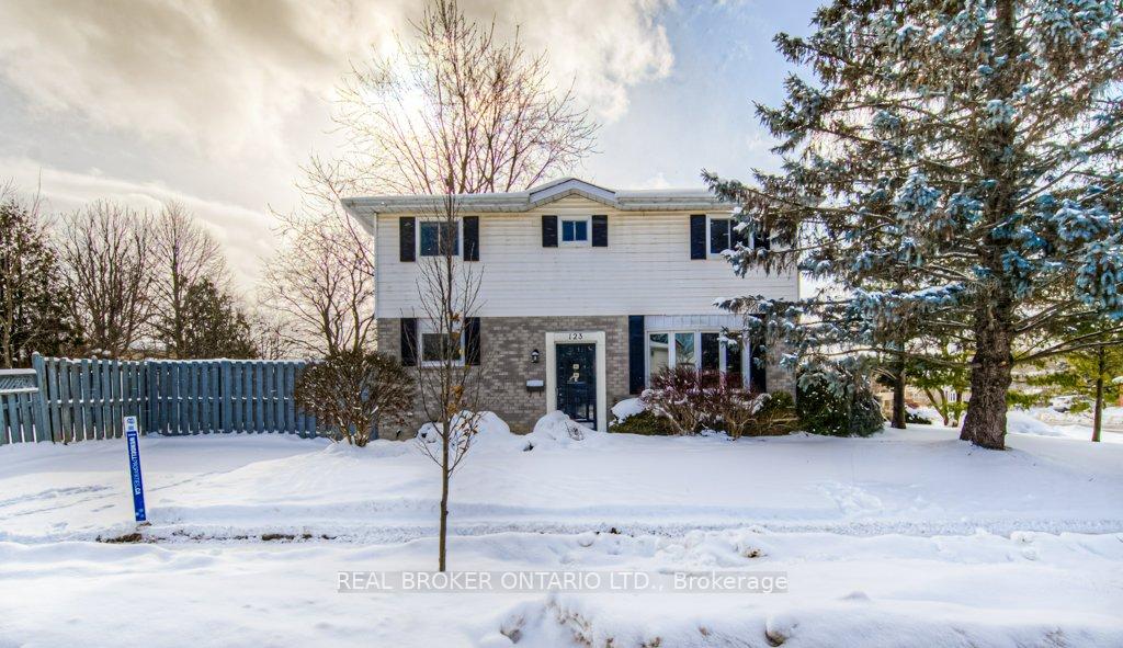 Photo 4 of 123 Northlake Drive, Waterloo — HOMEH