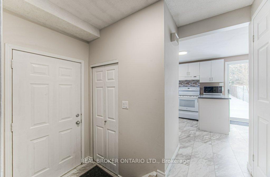 Photo 5 of 123 Northlake Drive, Waterloo — HOMEH