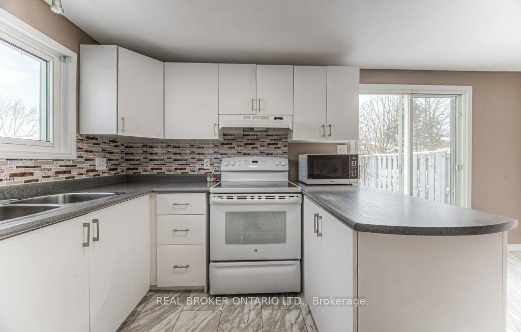 Photo 7 of 123 Northlake Drive, Waterloo — HOMEH
