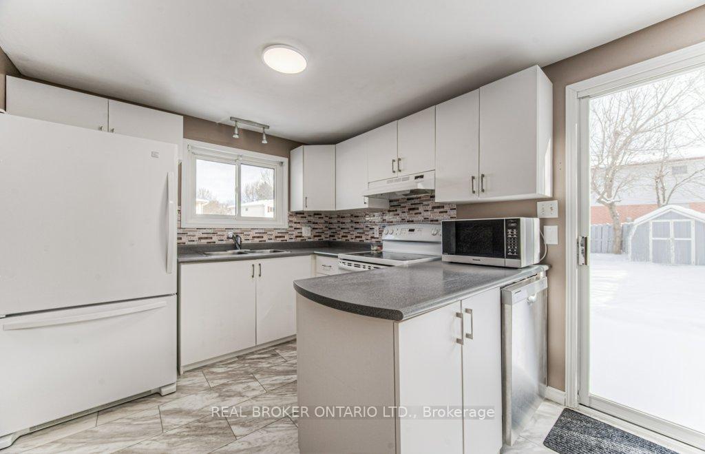 Photo 8 of 123 Northlake Drive, Waterloo — HOMEH