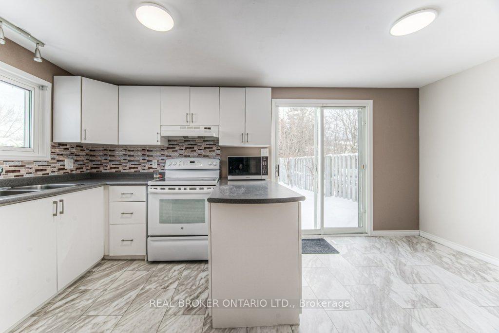 Photo 9 of 123 Northlake Drive, Waterloo — HOMEH