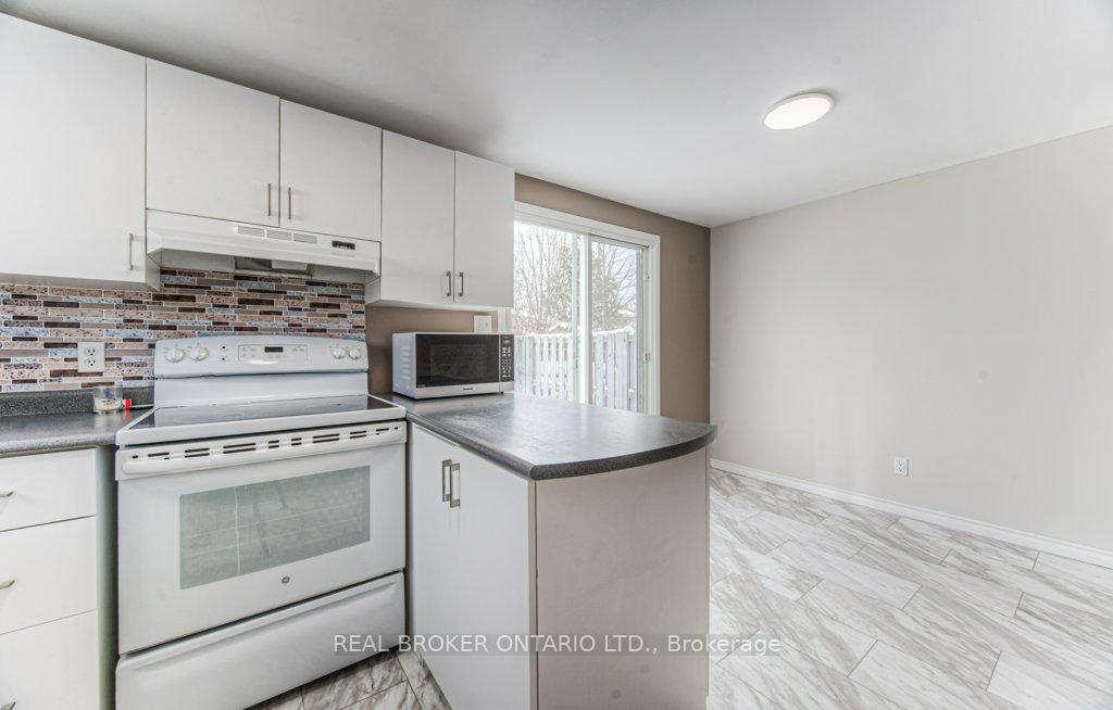 Photo 10 of 123 Northlake Drive, Waterloo — HOMEH