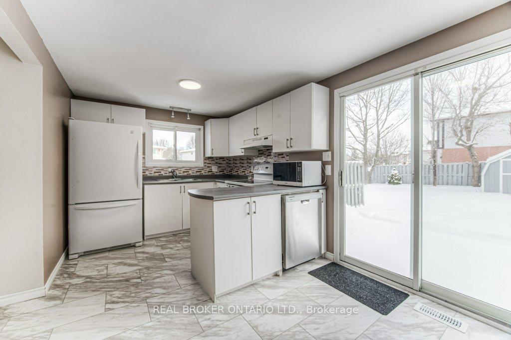 Photo 13 of 123 Northlake Drive, Waterloo — HOMEH