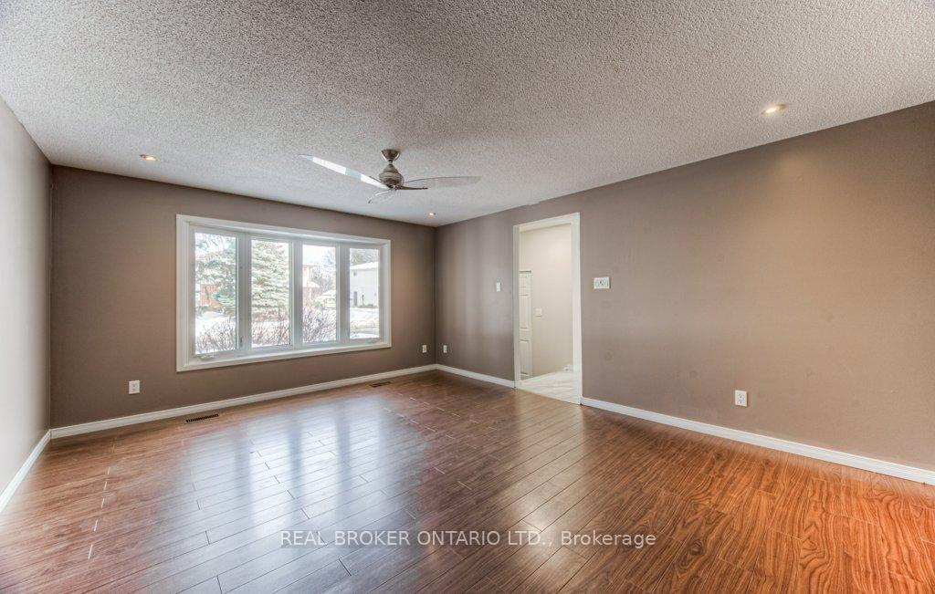 Photo 16 of 123 Northlake Drive, Waterloo — HOMEH