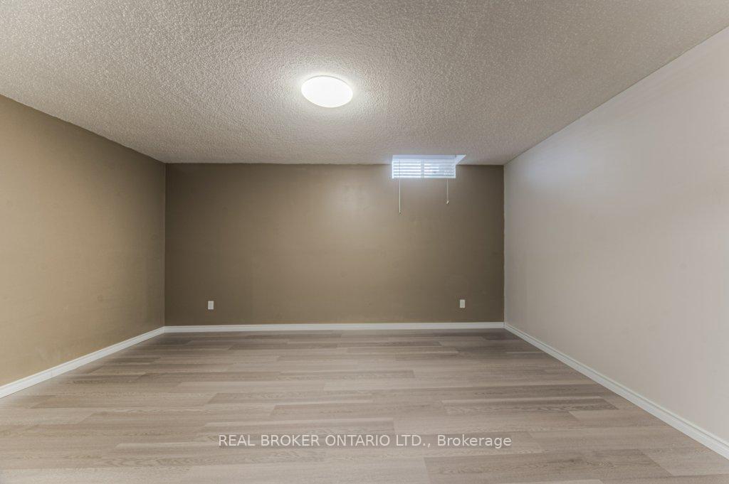 Photo 25 of 123 Northlake Drive, Waterloo — HOMEH