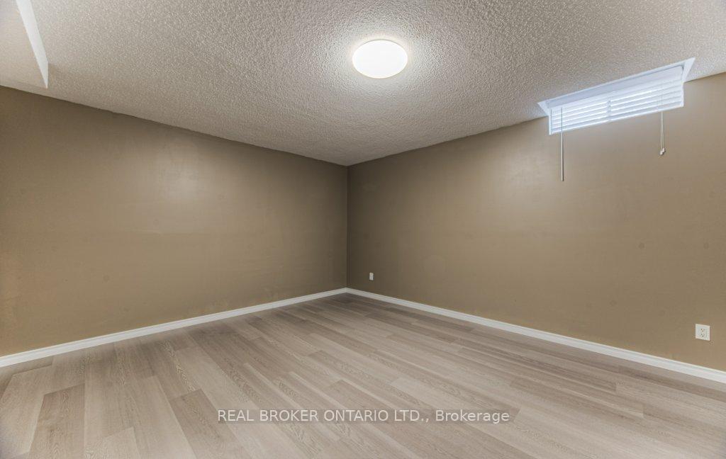Photo 26 of 123 Northlake Drive, Waterloo — HOMEH