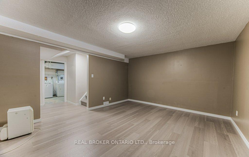 Photo 27 of 123 Northlake Drive, Waterloo — HOMEH