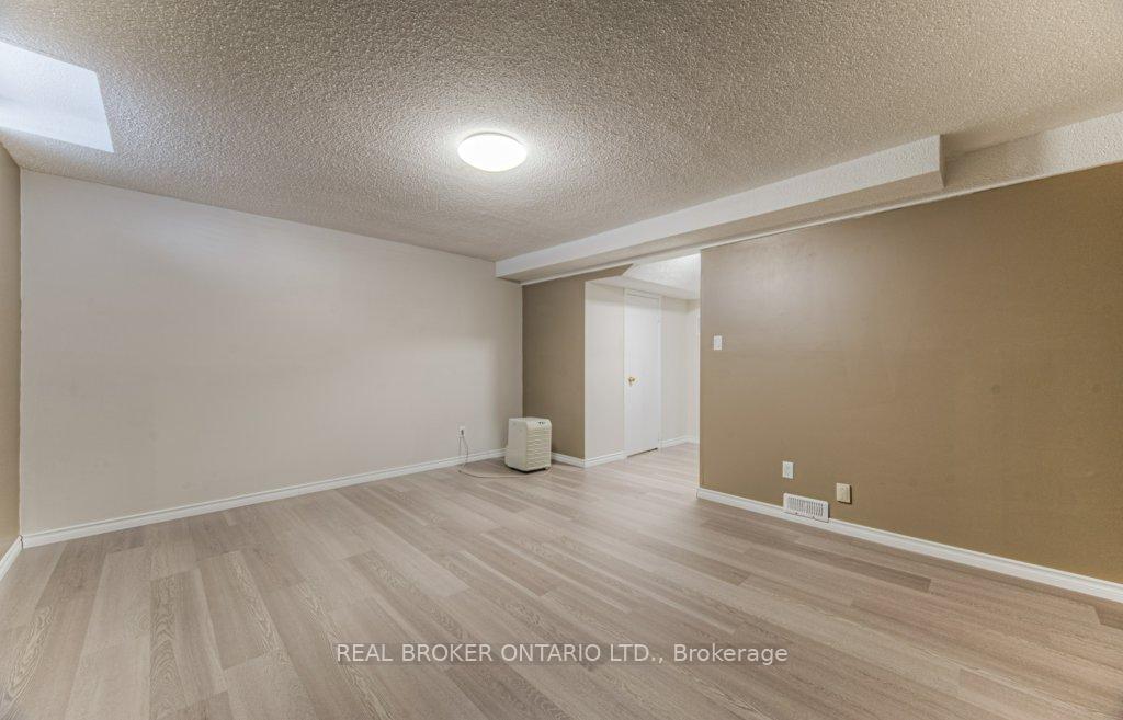 Photo 28 of 123 Northlake Drive, Waterloo — HOMEH