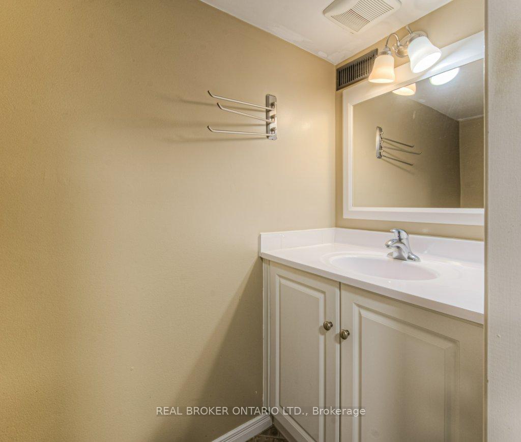 Photo 30 of 123 Northlake Drive, Waterloo — HOMEH