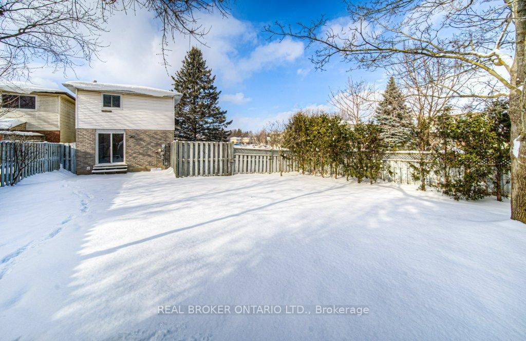 Photo 35 of 123 Northlake Drive, Waterloo — HOMEH