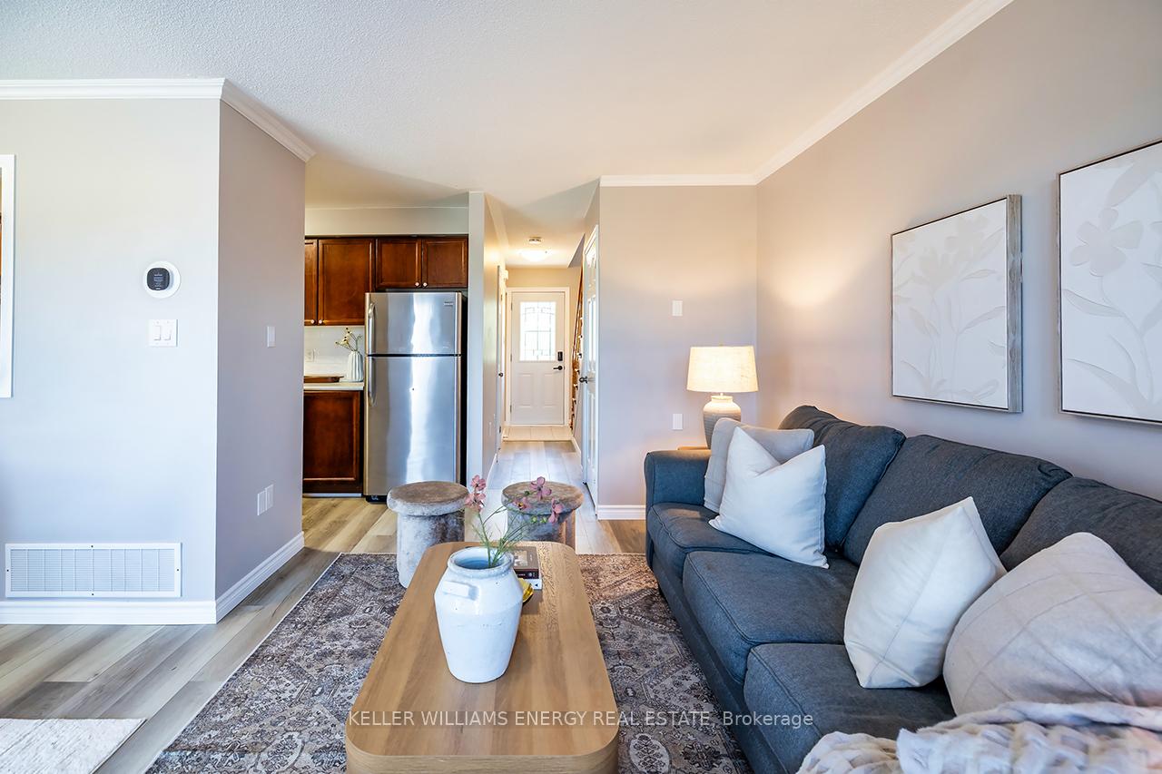 Photo 7 of 18 Eric Clarke Drive, Whitby, Rolling Acres — HOMEH