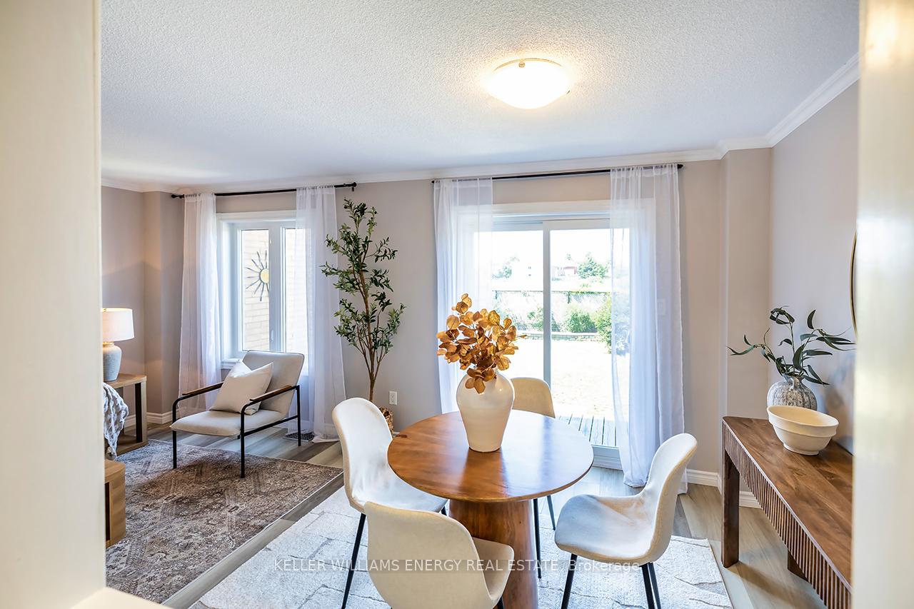 Photo 11 of 18 Eric Clarke Drive, Whitby, Rolling Acres — HOMEH