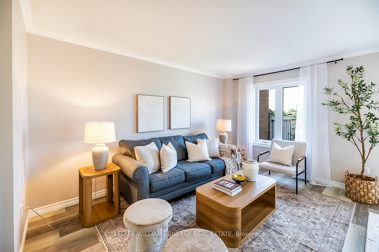 Photo 15 of 18 Eric Clarke Drive, Whitby, Rolling Acres — HOMEH