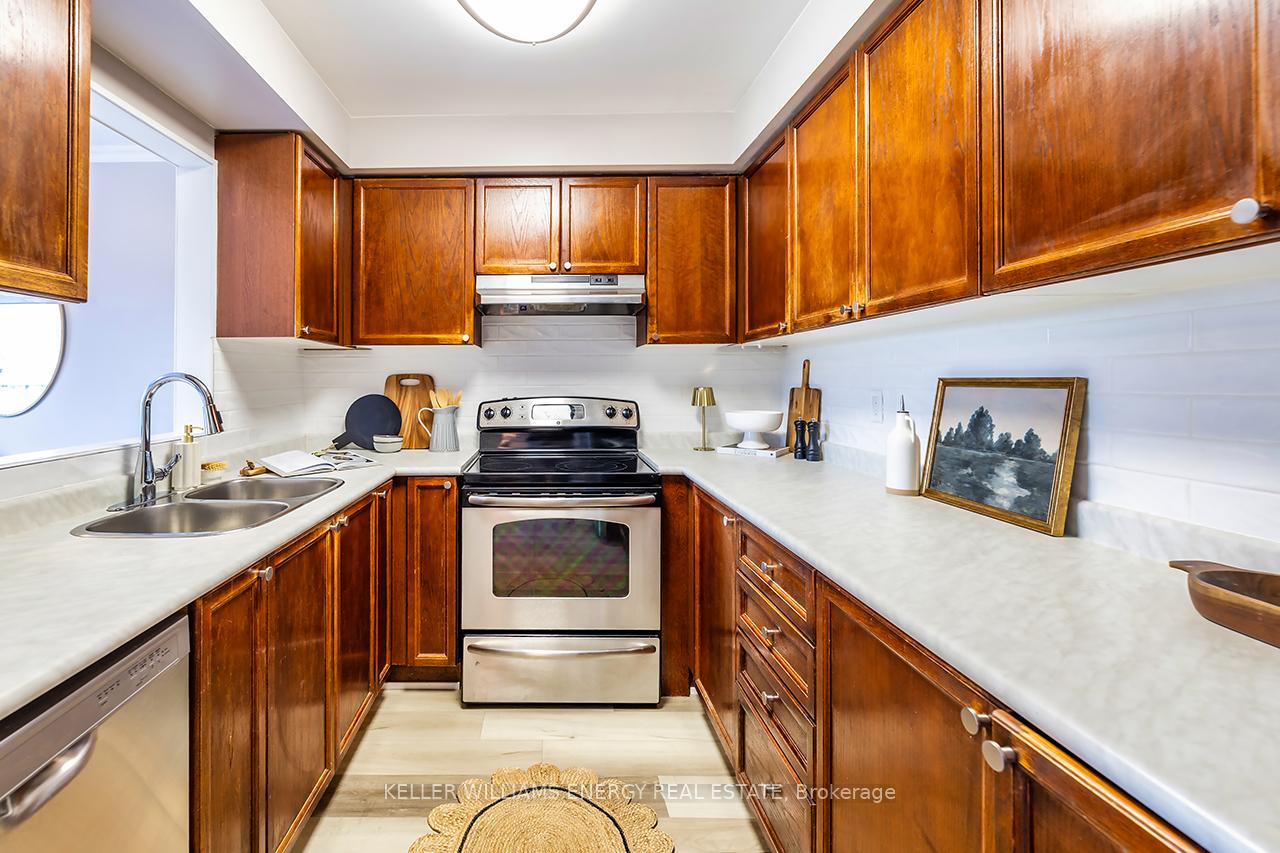 Photo 16 of 18 Eric Clarke Drive, Whitby, Rolling Acres — HOMEH