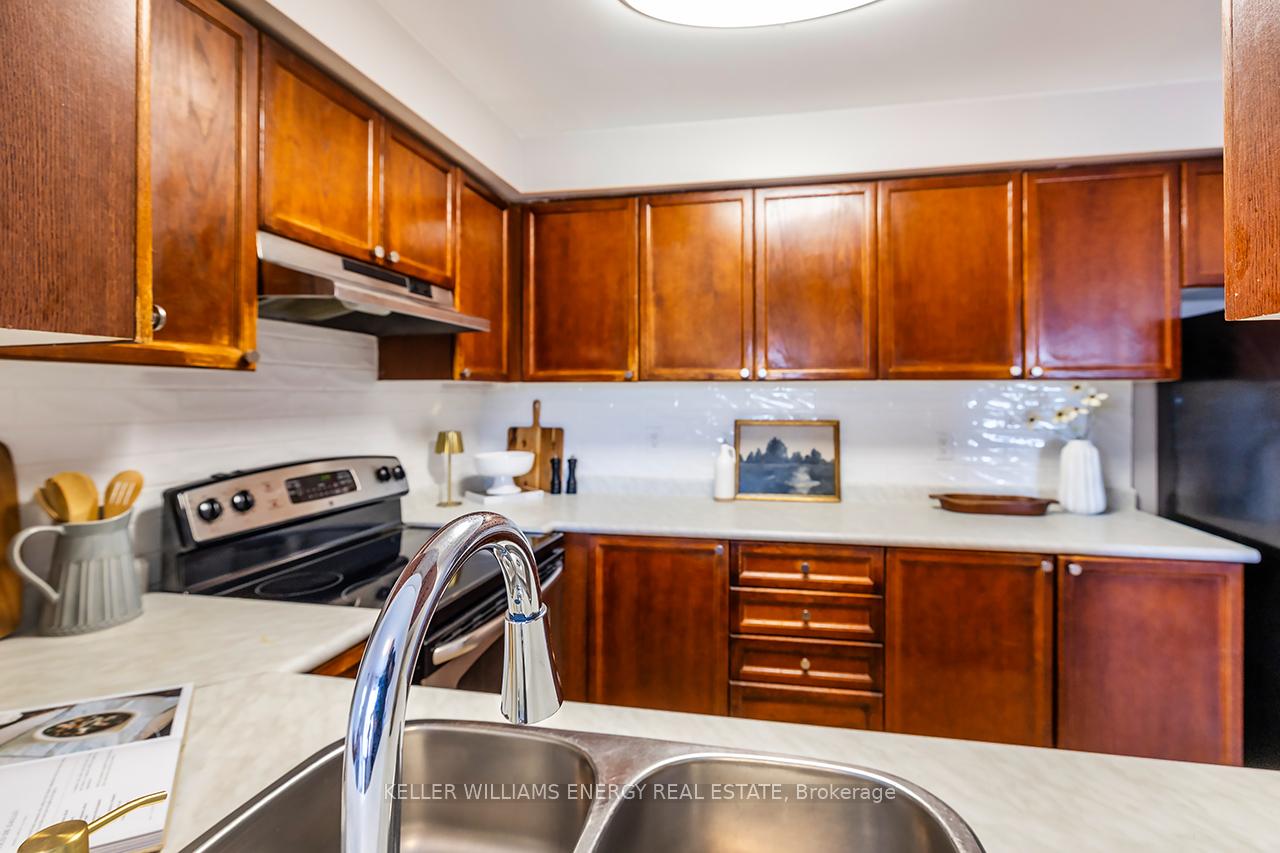 Photo 17 of 18 Eric Clarke Drive, Whitby, Rolling Acres — HOMEH