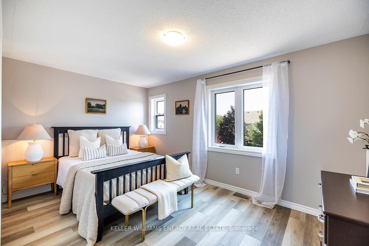 Photo 19 of 18 Eric Clarke Drive, Whitby, Rolling Acres — HOMEH