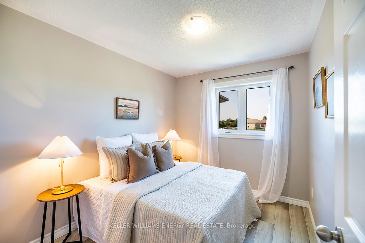 Photo 22 of 18 Eric Clarke Drive, Whitby, Rolling Acres — HOMEH
