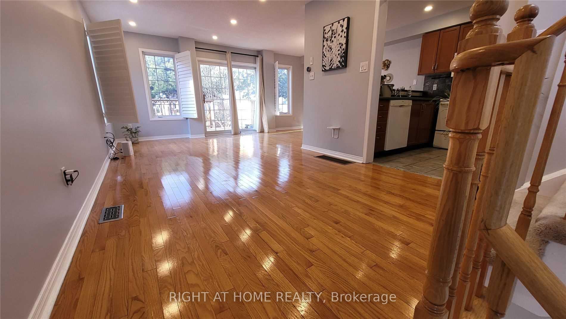 Photo 3 of 135 Stokely Crescent, Whitby, Downtown Whitby — HOMEH