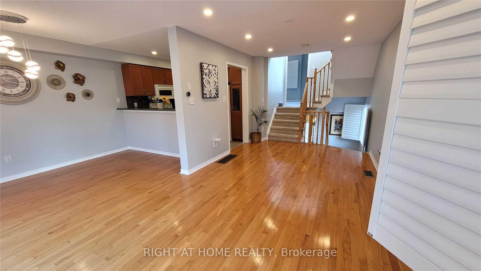 Photo 4 of 135 Stokely Crescent, Whitby, Downtown Whitby — HOMEH