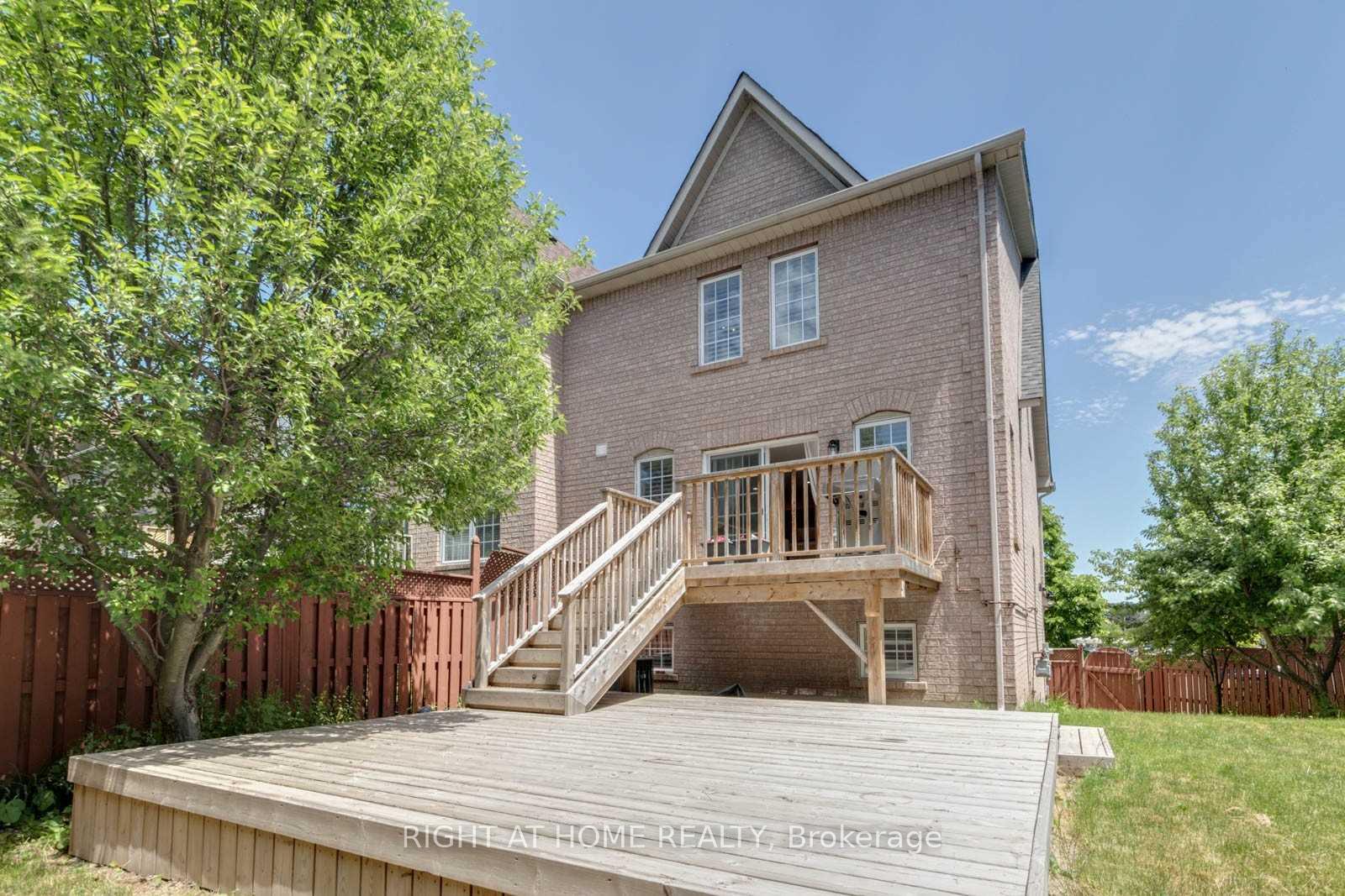Photo 15 of 135 Stokely Crescent, Whitby, Downtown Whitby — HOMEH
