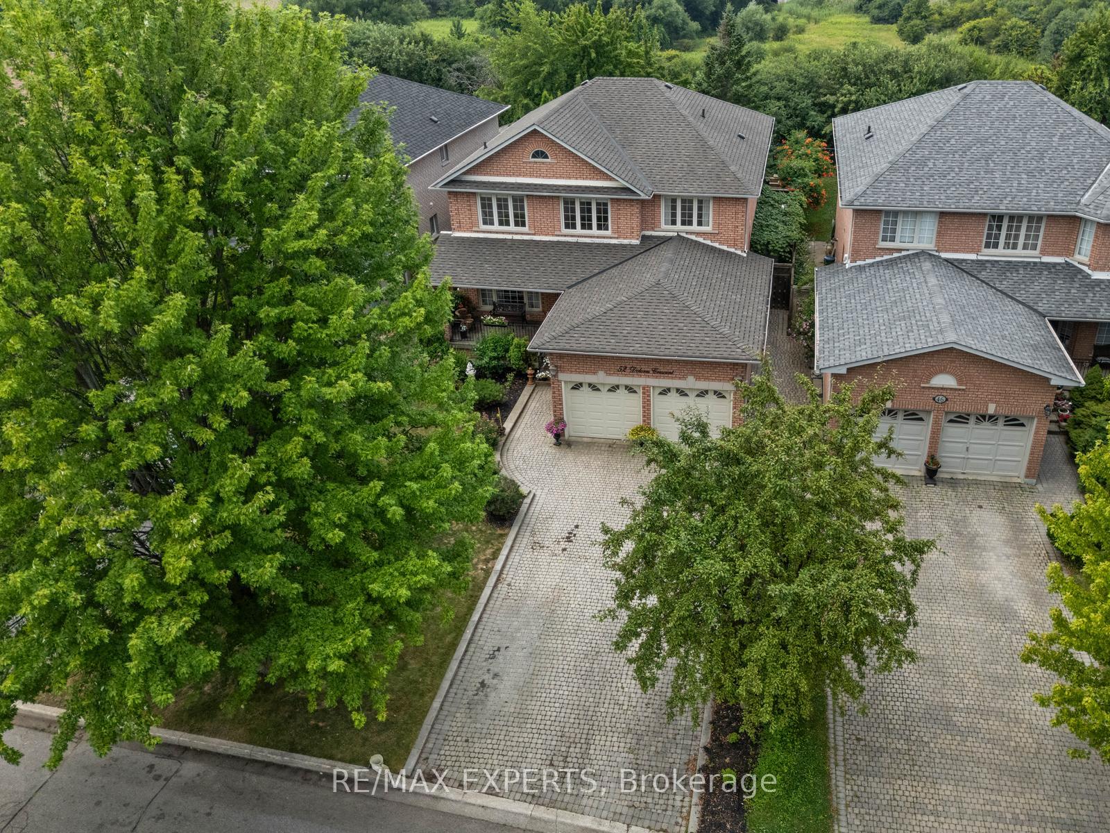 Photo 2 of 52 Dolores Crescent, Vaughan, Elder Mills — HOMEH