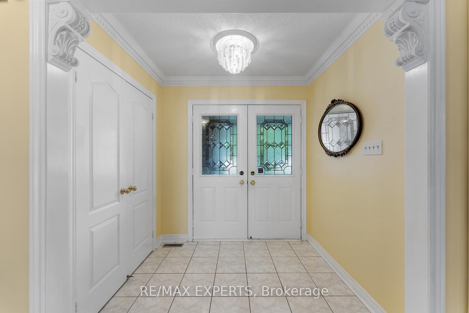 Photo 4 of 52 Dolores Crescent, Vaughan, Elder Mills — HOMEH