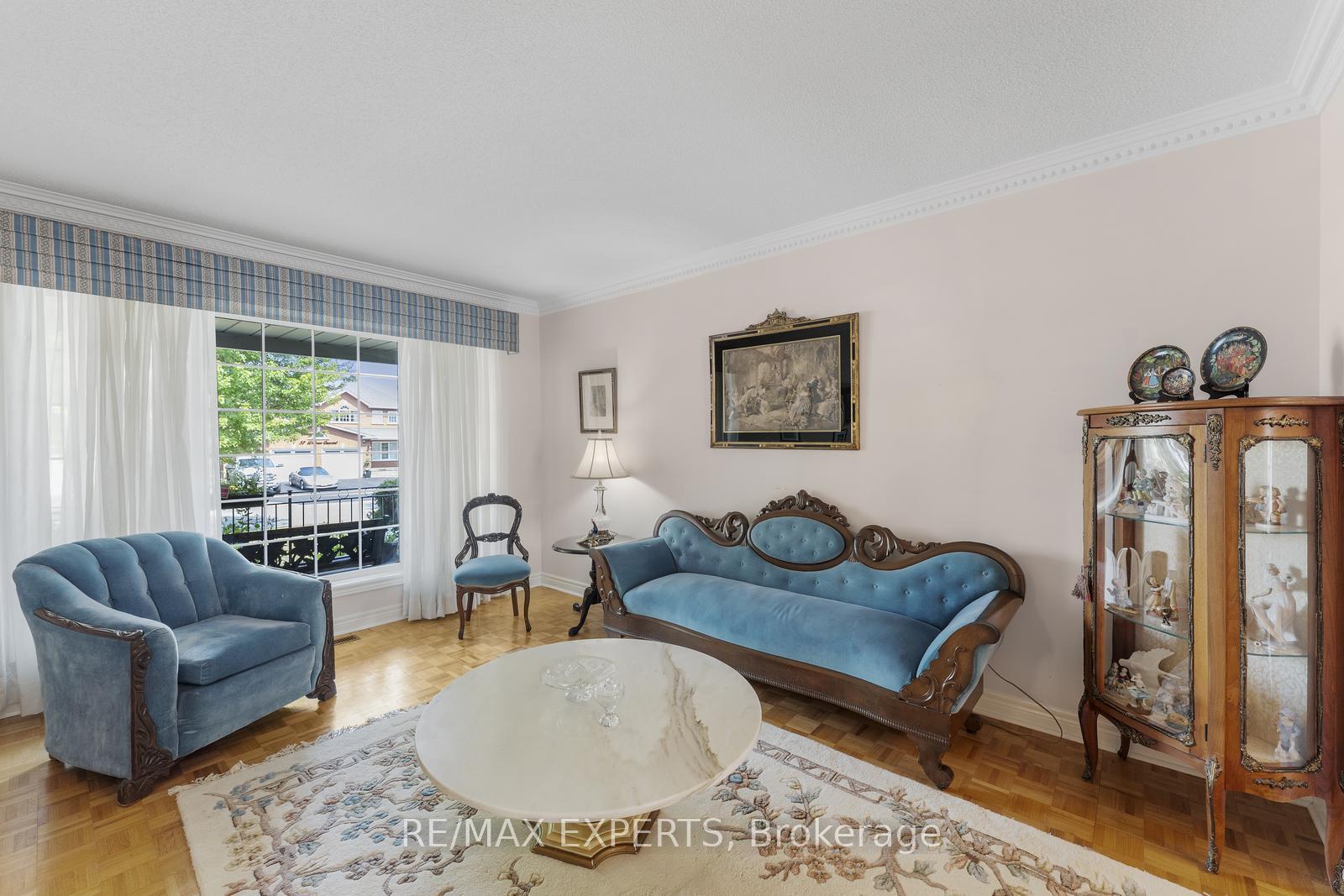 Photo 6 of 52 Dolores Crescent, Vaughan, Elder Mills — HOMEH