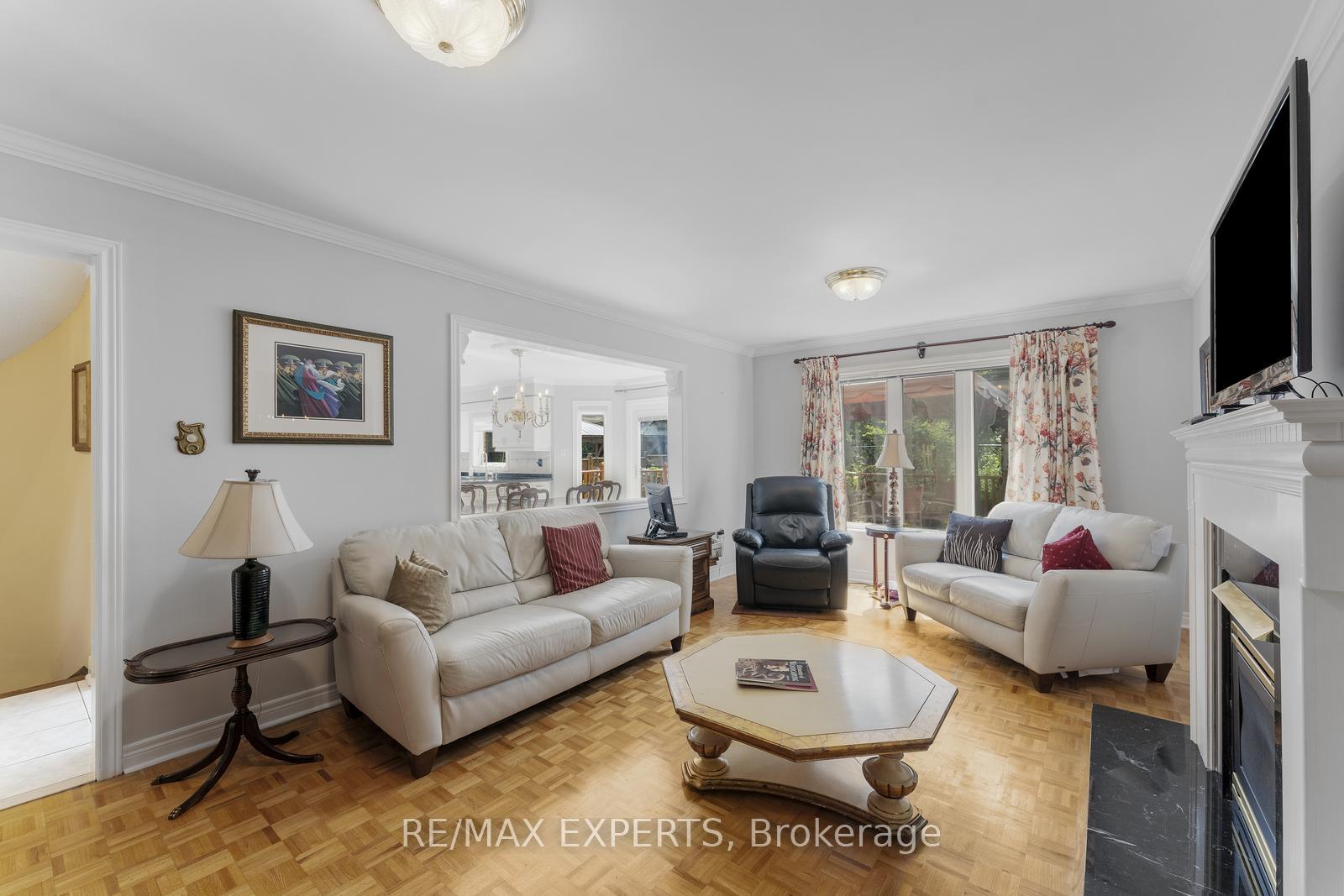 Photo 9 of 52 Dolores Crescent, Vaughan, Elder Mills — HOMEH