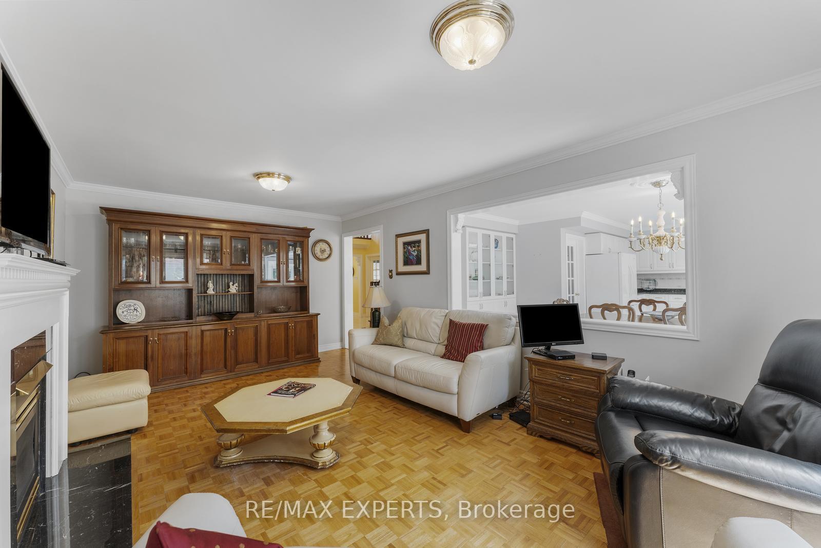 Photo 10 of 52 Dolores Crescent, Vaughan, Elder Mills — HOMEH
