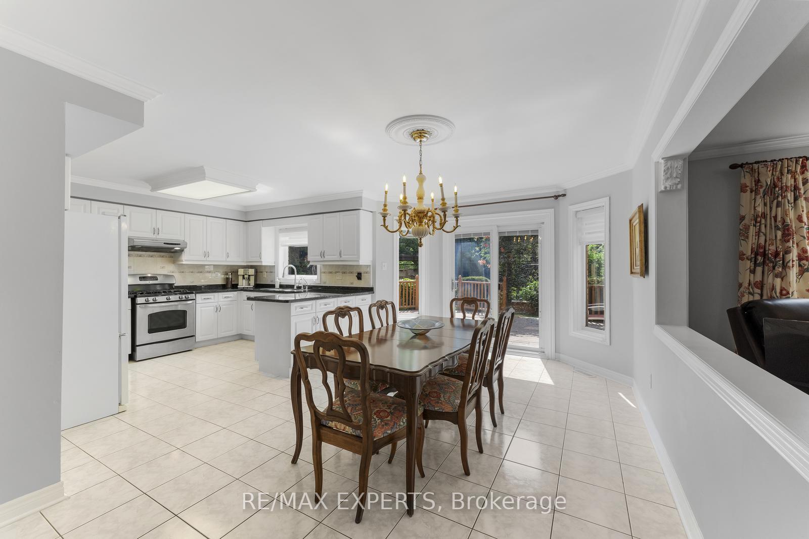 Photo 11 of 52 Dolores Crescent, Vaughan, Elder Mills — HOMEH