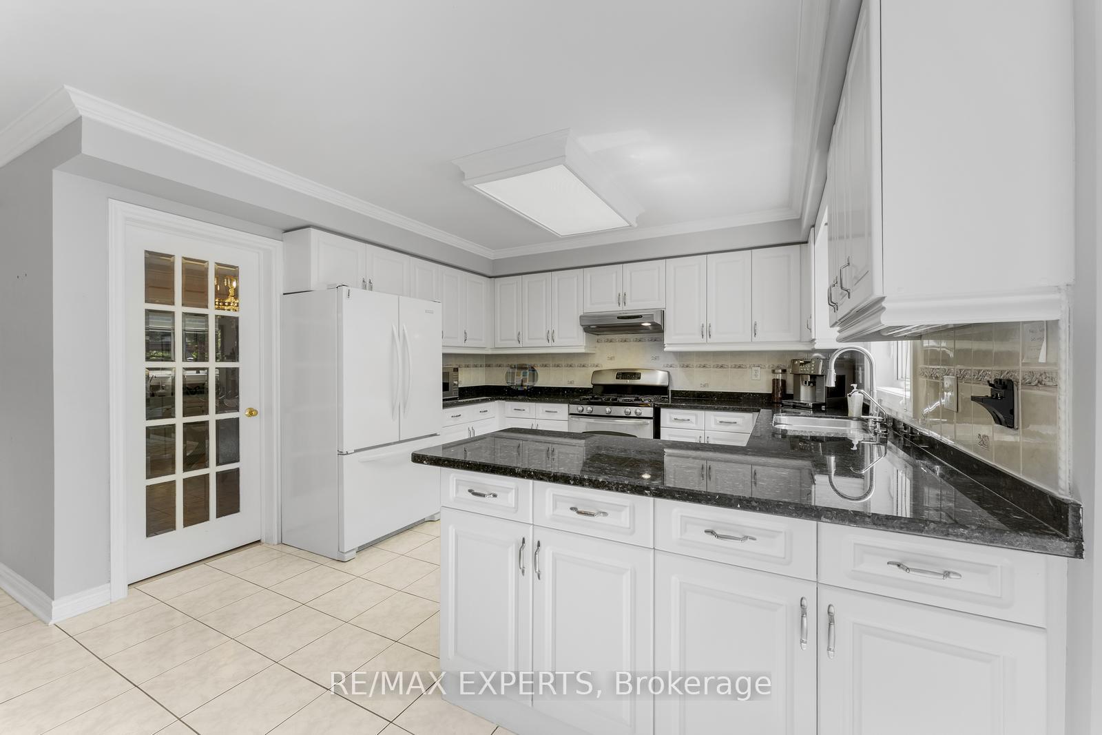 Photo 13 of 52 Dolores Crescent, Vaughan, Elder Mills — HOMEH